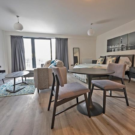 Seven Living Ashford - Modern And Spacious Apartments Exteriör bild