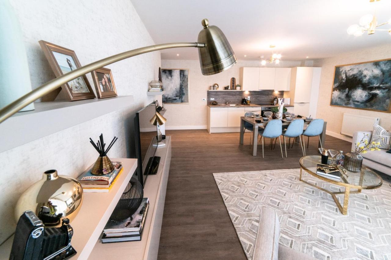 Seven Living Ashford - Modern And Spacious Apartments Exteriör bild