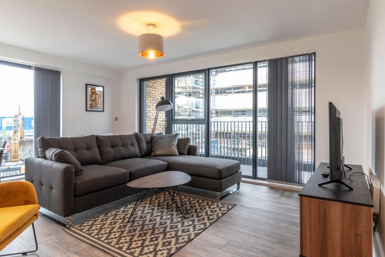 Seven Living Ashford - Modern And Spacious Apartments Exteriör bild