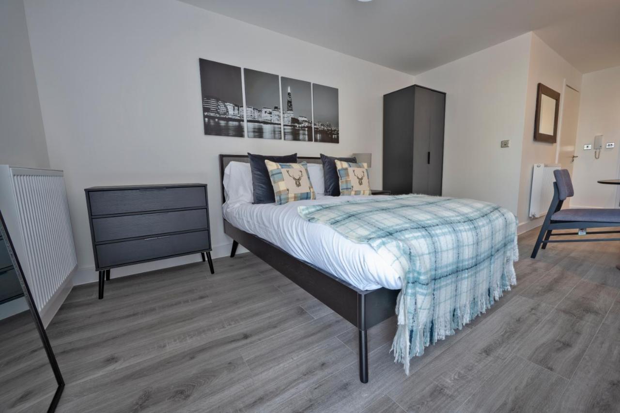 Seven Living Ashford - Modern And Spacious Apartments Exteriör bild