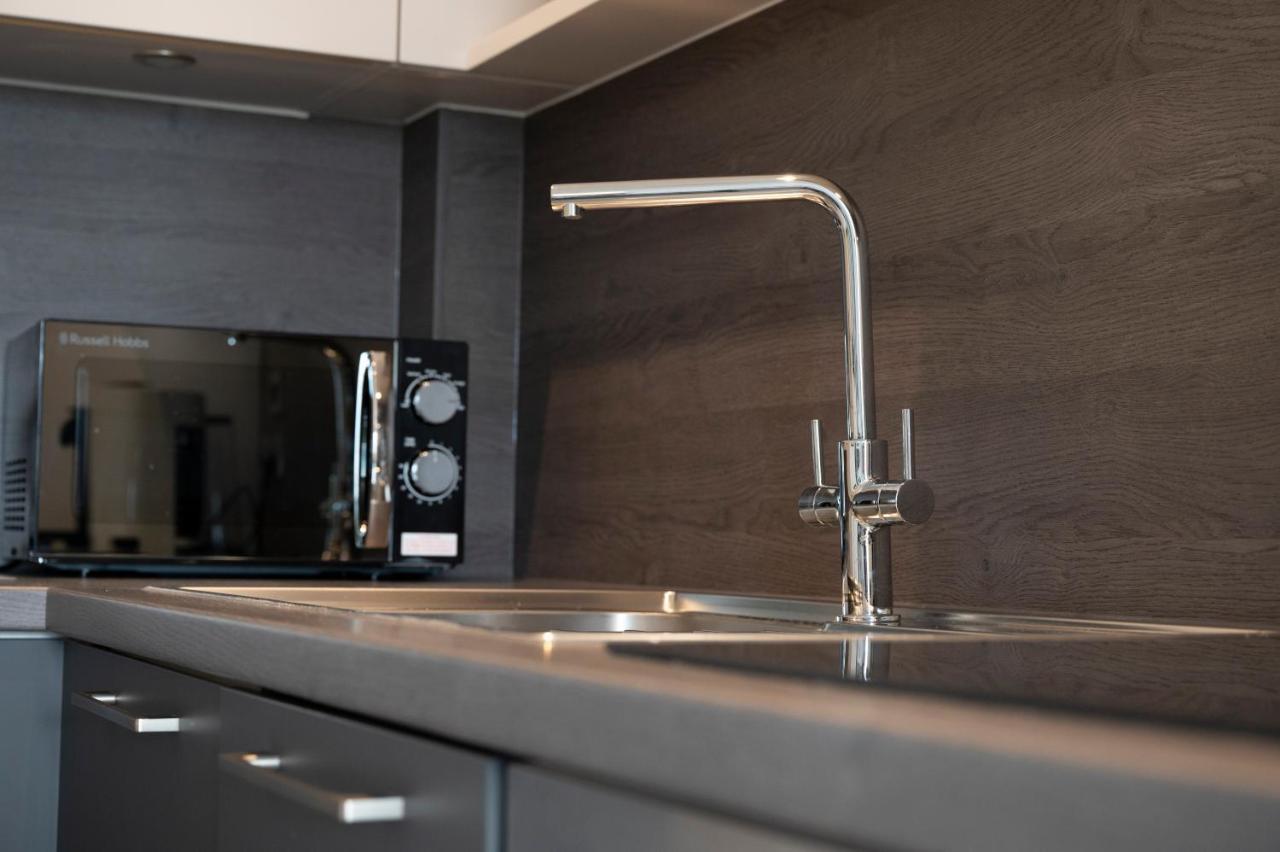 Seven Living Ashford - Modern And Spacious Apartments Exteriör bild